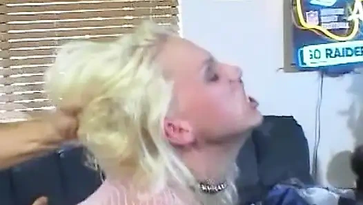 Invasi anal vol. 4: heiße si cewek rambut pirang beraksi