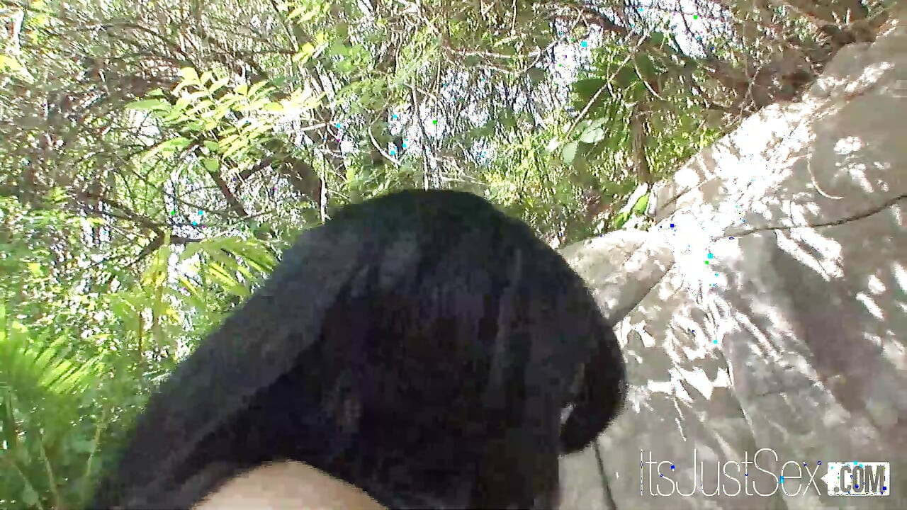 Dolce Damone se folla una gran polla blanca después de jugar en solitario (los papis tienen un diente dulce)