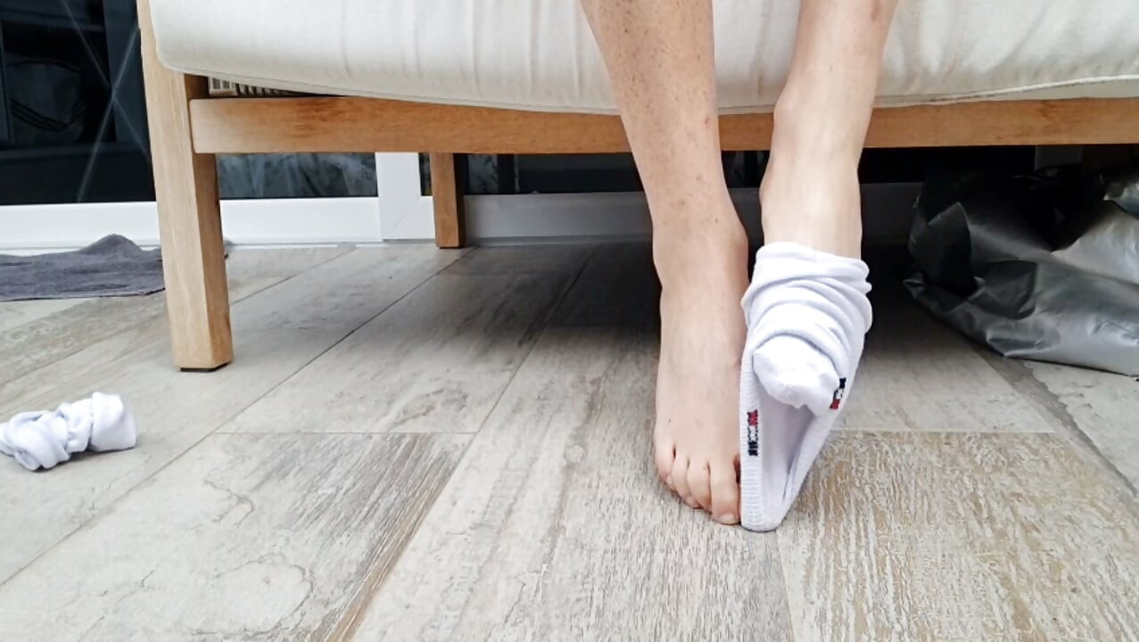 White Ankle Sock Peal & Reveal: Slim Arch And Delicate Toes