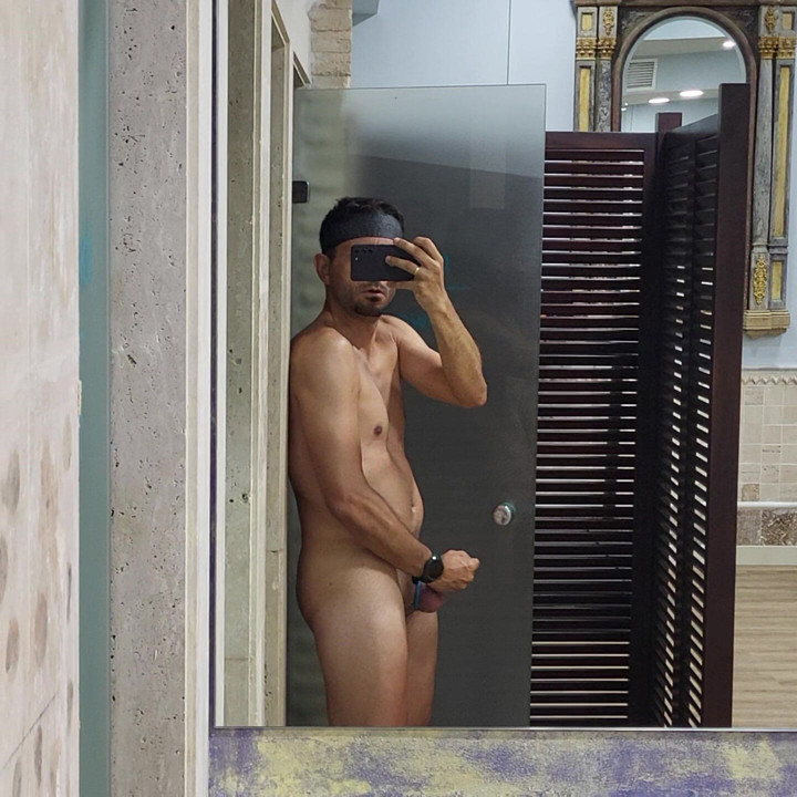 Tembakan air mani di gym