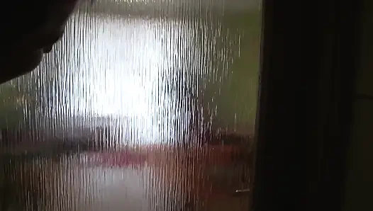 Angela Diabolo salatalık ve dildoyla amını sikiyor