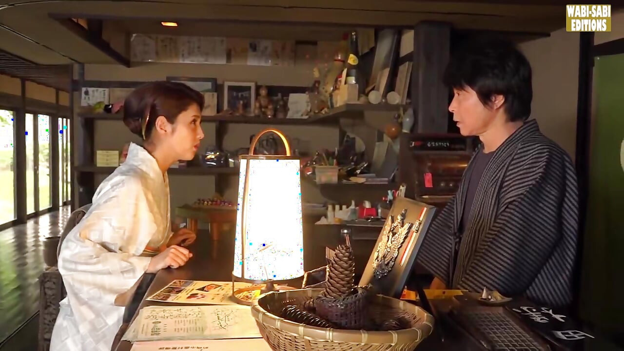 Ερωτικό Δραματικό Θέατρο: Μια Αισθησιακή Συνάντηση με μια Χαριτωμένη Ιδιοκτήτρια Πανδοχείου -σκηνή.2