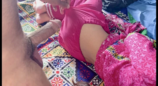 Üvey kız kardeş üvey erkek kardeş odasında dinleniyor pakistanlı fatima sikişiyor