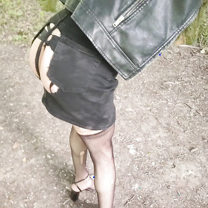 อวดกระโปรงสั้นของคุณใน Jeans เปิด Cul บนที่จอดรถ VaneSsaBiTCHx PariS ChienneTrvprod91