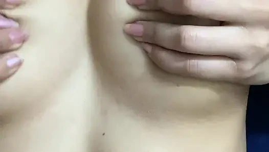 Hintli tarzı başlık azgın desi yenge devar tarafından sert sikiliyor - yüksek sesle inliyor ve dölleme bitiriyor