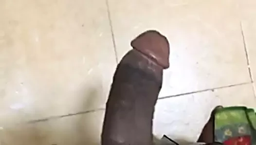 Jayjeyjesse onun büyük xxl kapalı gösterir