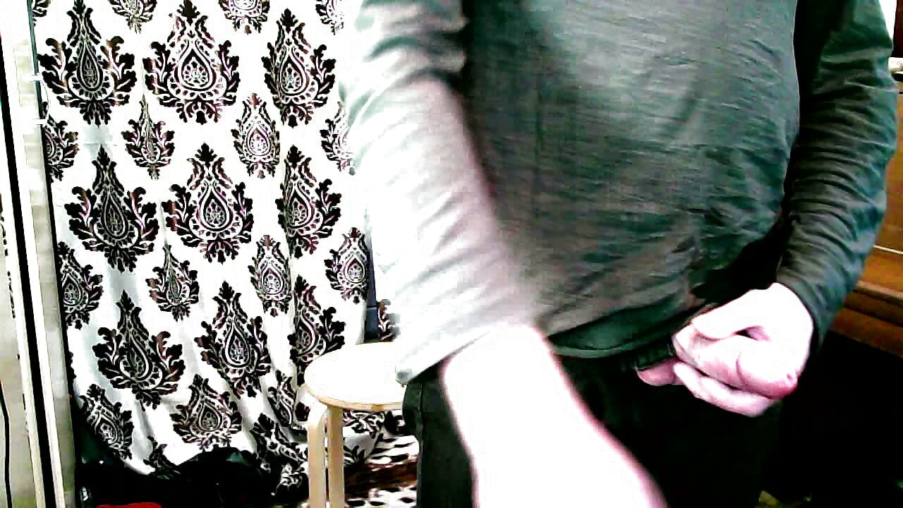 A mature whore, a webcam model, sucks her husband’s dick after private sessions with strangers.!. (19)
