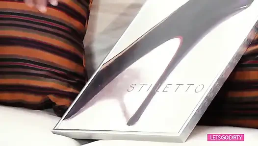 Hatun ve yeni sevgilisi beyaz kanepede