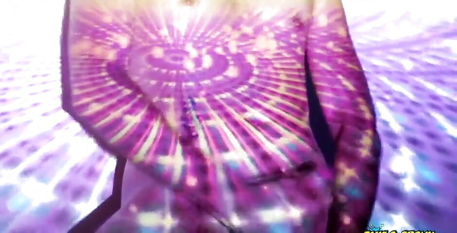 Drkam moj veliki neobrezani latino kurac u svemiru sa svršavanjem vatrometa