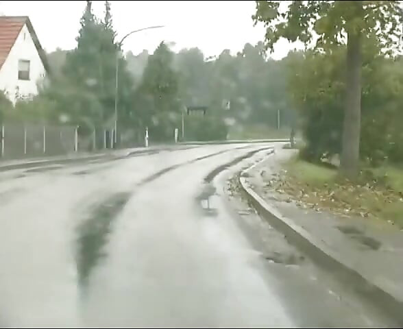 Κοκκινομάλλα ωτοστόπ με τραγανό σώμα