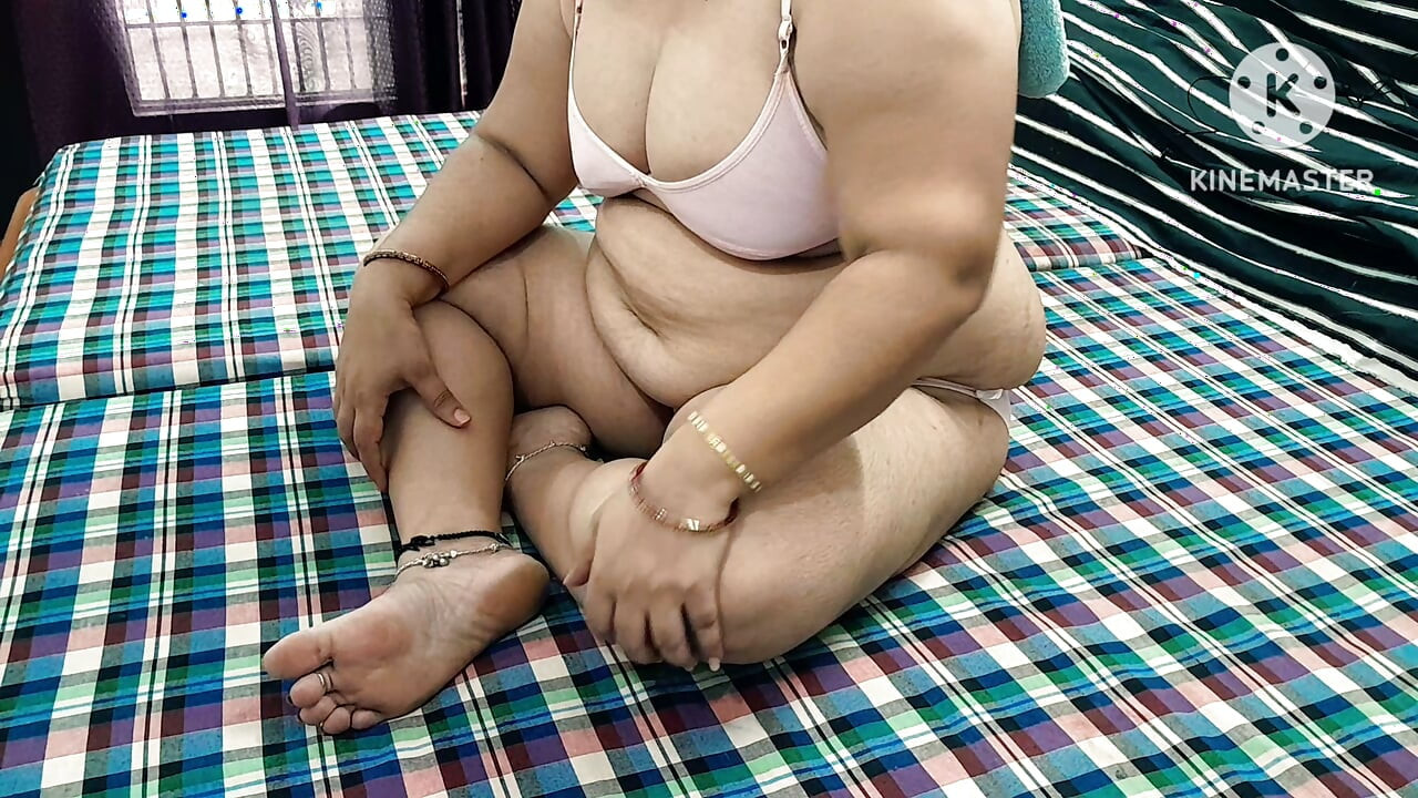 HİNT KÖY BHABHİ'Sİ HİNDİ SESLİ SERT SİKİŞ.