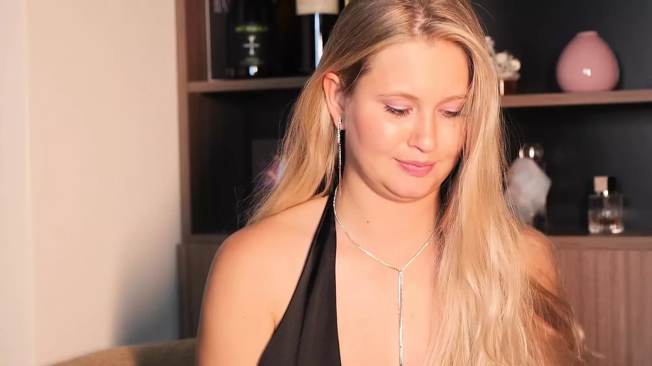 A very beautiful model undressed on the stream, watch before it gets deleted