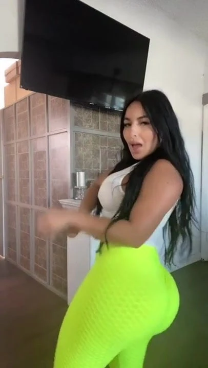 Sexy be Leggins metida en el hoyo 3