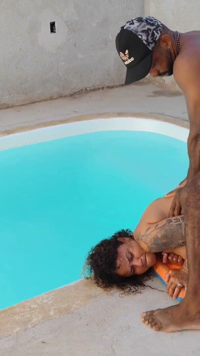 AFTER THE POOL BATH SHE GETS VERY EXCITED WANTING ME TO GIVE HER ASS SO I CAN INSIDE | Clip 2