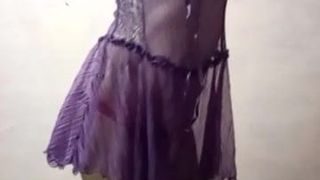 Prachtig Indisch meisje danst met sexy nieuwe lingerie