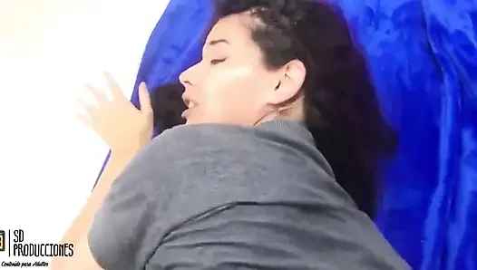 Aku nemuin adik tiriku yang lagi sange berat dan ngentot memeknya bagian 2