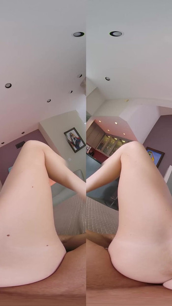 Emotivni trenutak iz "VRCosplayX You Need To Show Stelli Luxx as Bloom iz Winx koliko je voliš"