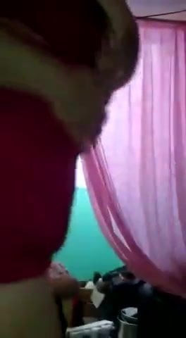 La esposa de mi amigo se masturbó y me envió el video