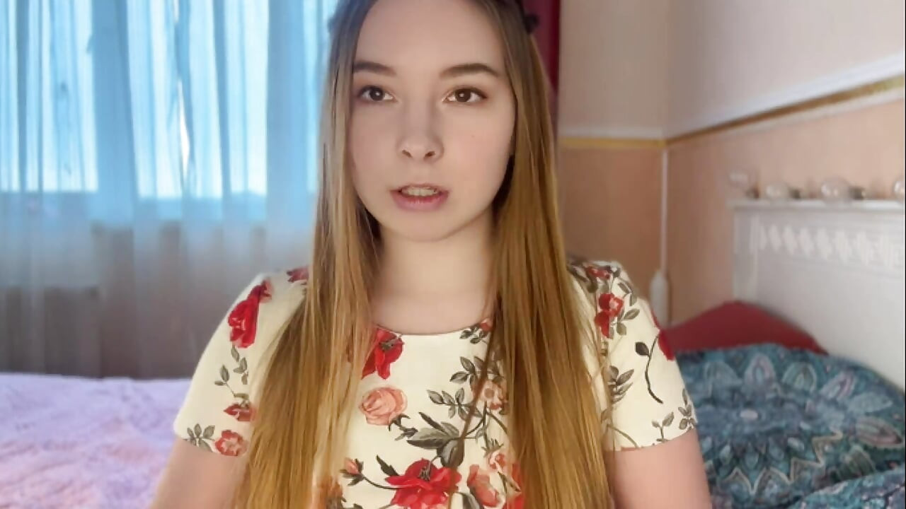 Flirtwithsb Baby Plays with a New Toy Flirttwithsb and Jerks off Pussy