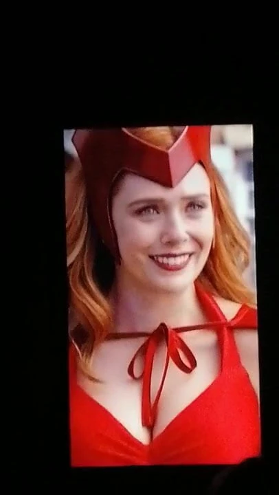 Elizabeth Olsen con omaggio 1