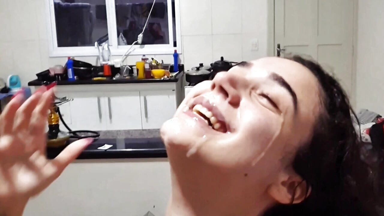 I punched hard in the pussy of the young girl cumming in her mouth!