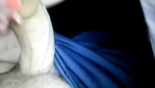 Meine frau hält meinen schwanz, wenn ich pinke und dann ficken wir