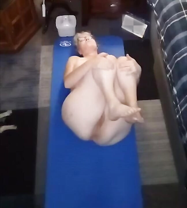 Beautiful hot chick does naked yoga for you to!