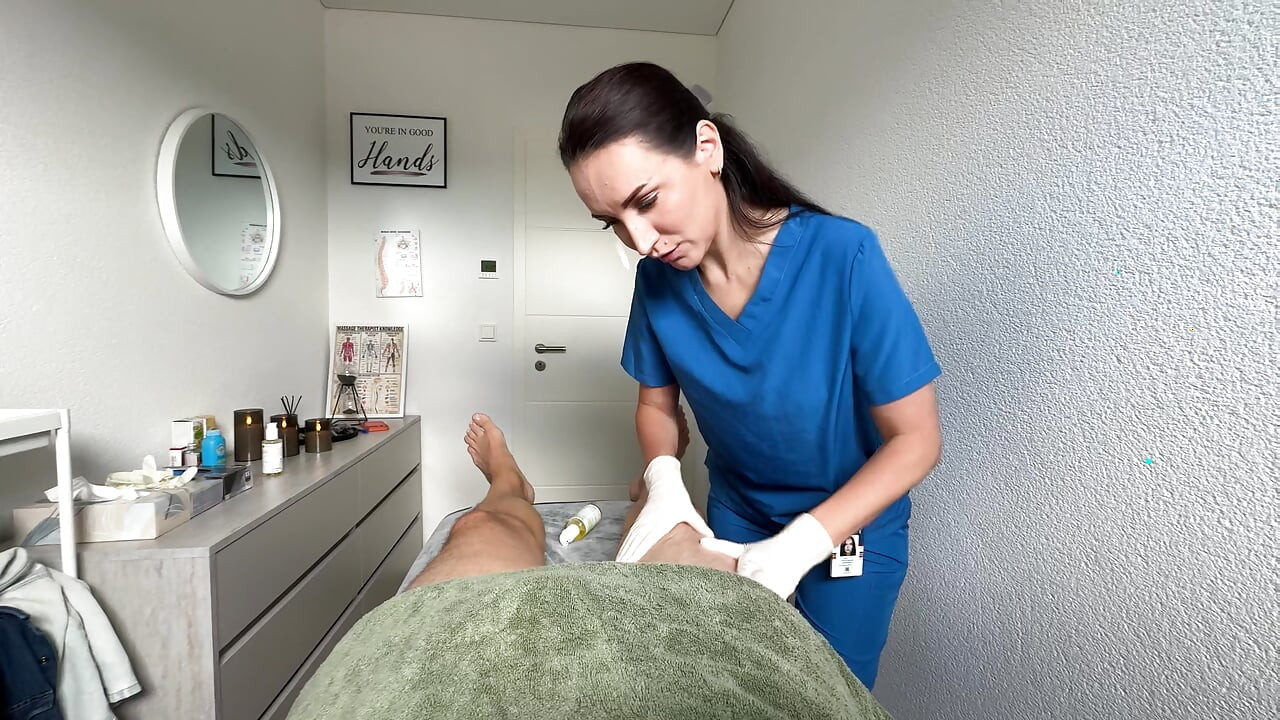 Hot Masseuse Puts On Latex Gloves For A Messy Happy Ending Cumshot