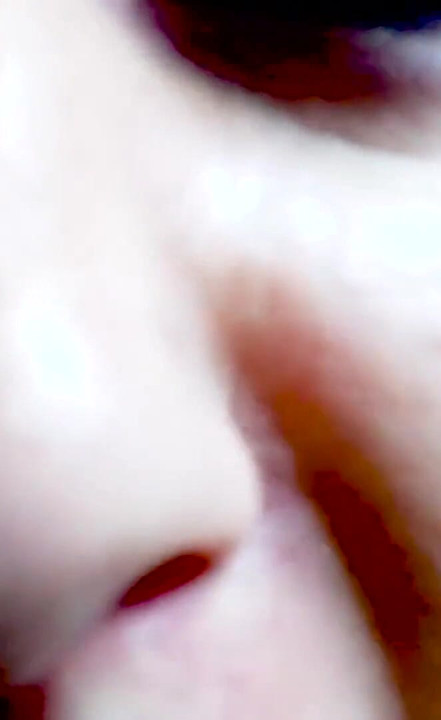 你刚刚上了一所男女同校, 你的新室友喜欢吮吸你的鸡巴