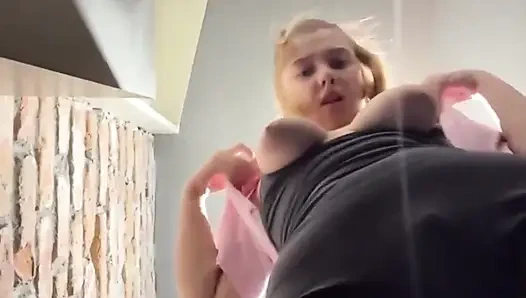 Zum ersten mal in der Öffentlichkeit masturbieren