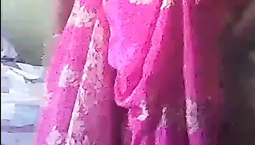 Tante india selingkuh dengan kain sree merah muda dientot sama ayah tiri tetangganya