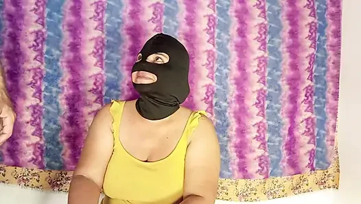İtaatkar kız arkadaş gırtlağına kadar sakso çekiyor