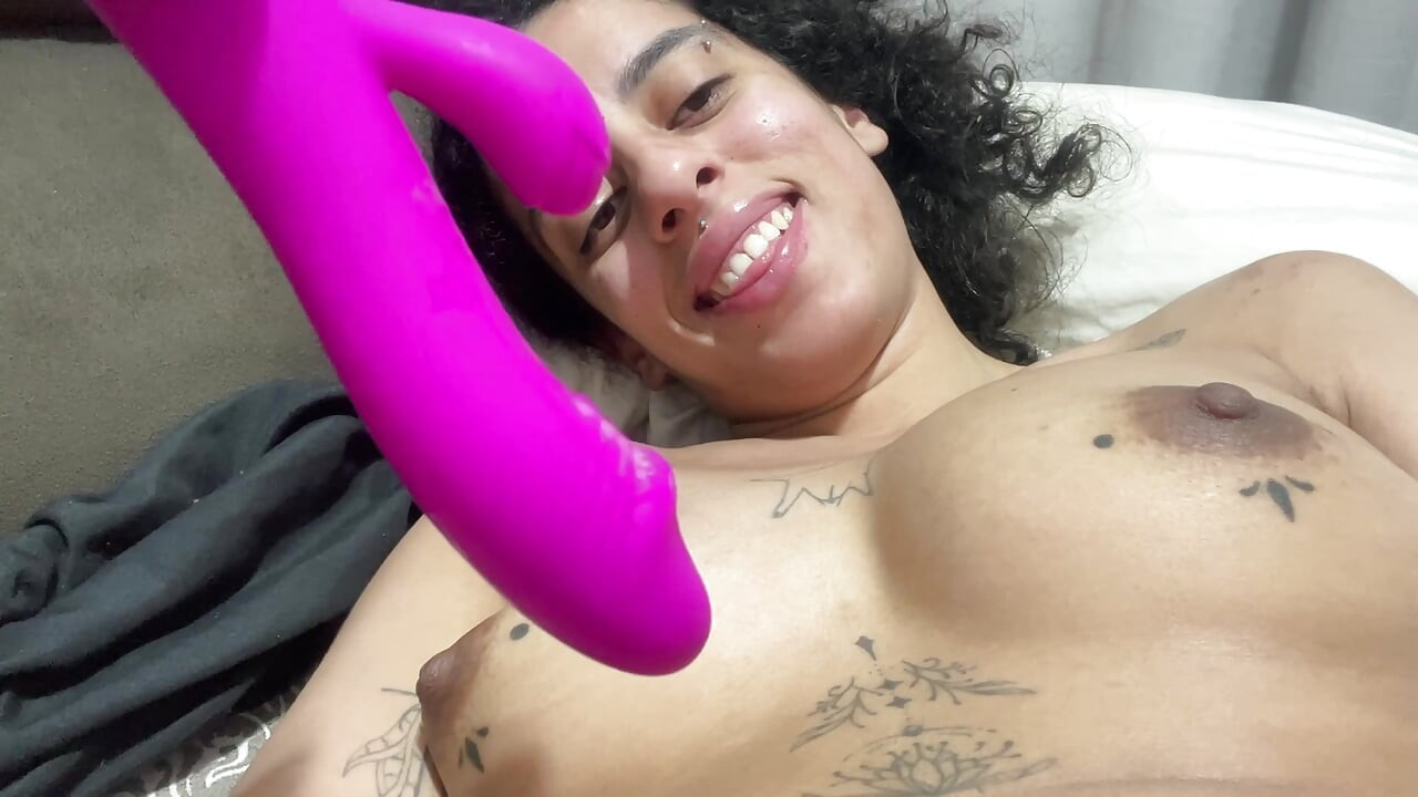 Hairy goddess dildoing herself