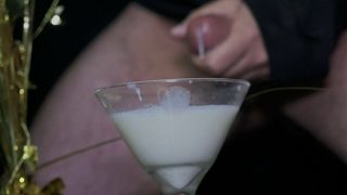 # 25 Explosion de sperme dans un verre de lait