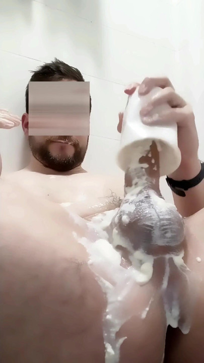 「大きな未カットチンポオナニー - ゲイサブスレーブが精液と小便を混ぜたヨーグルトを食べる」の驚愕の瞬間