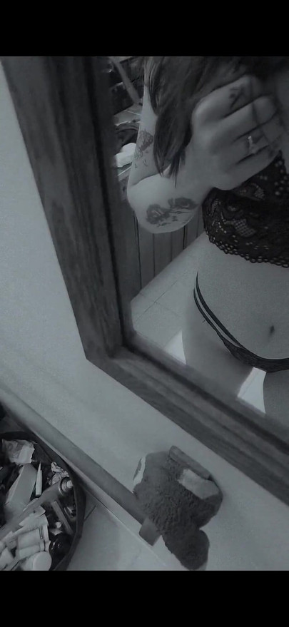 Sexy Babe Squirting in Lingerie