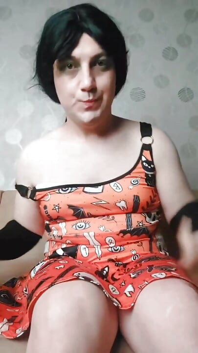 Femboy cantik berpakaian halloween yang imut