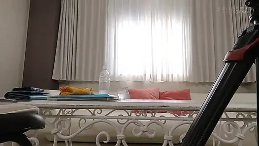 Azgın hatun kasıtlı olarak orgazm için çişini tutuyor ve işedikten sonra ıslak sikişiyor bölüm 2