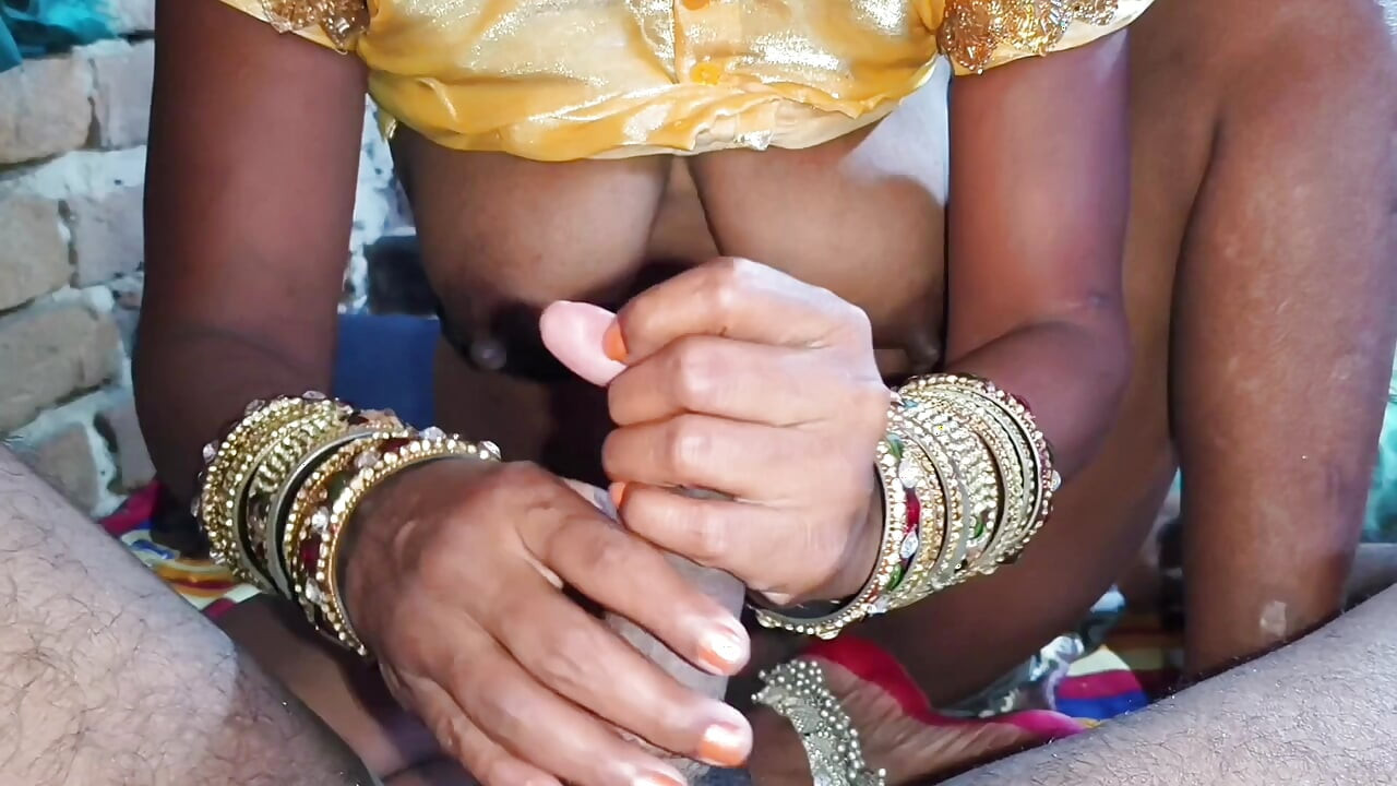 Indian husband wife ki romantic sexy videos. Suman bhabhi apne pati ka lund hila ke bedroom me sex kiya.