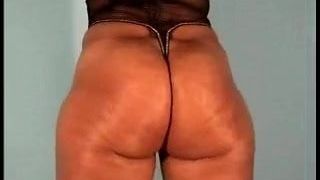 Dark e adorável assista o rabo tremer