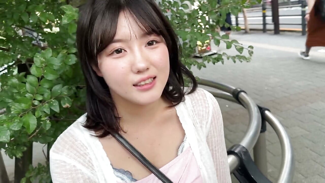 Part 1: In front of her boyfriend, the natural H-cup college girl Mikan (20) with a cat-like pose is a natural sex sex girl [Confirmed to become a sex buddy → sucking on chin]