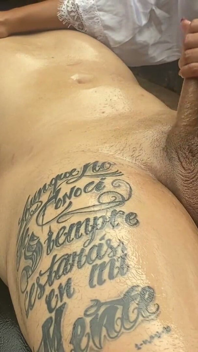 Ik heb een massage buitenshuis ervaren met mijn stiefmoeder toen we alleen waren | Clip 1