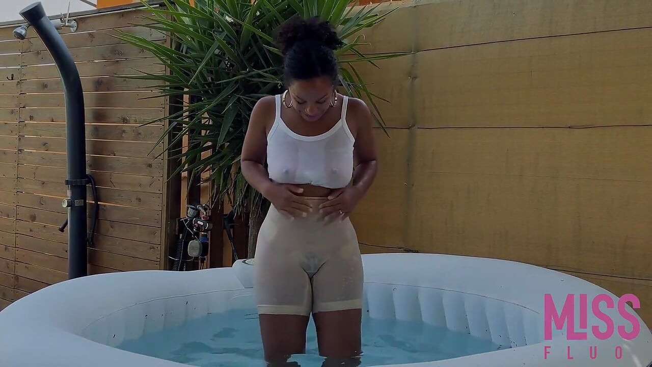 Wet Pants Try on