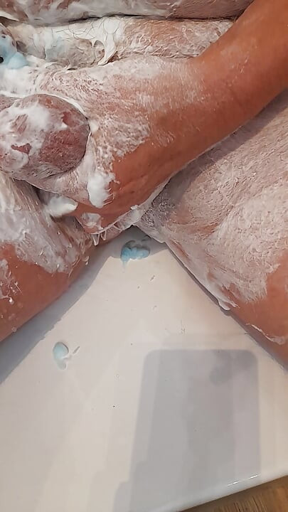 Sack shaving balls shaving