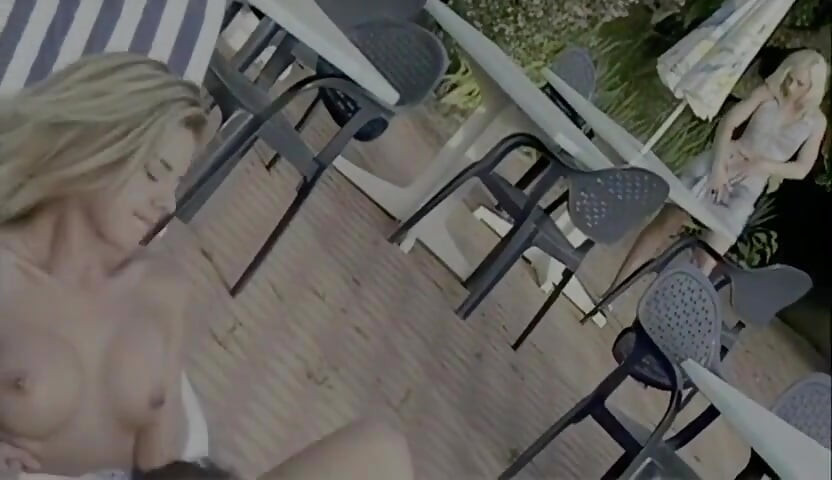 Αυνανίζεται κοιτάζοντάς τους να γαμιούνται δίπλα στην πισίνα