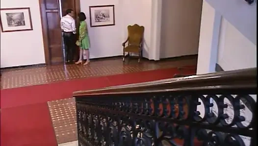 Kızıl saçlı kız üçlü grup seks nostaljik yarak emiyor