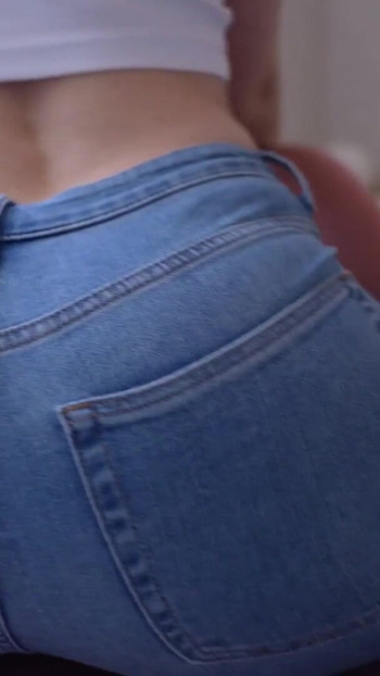 Stunning moment from "Girl in blue jeans farting a lot"