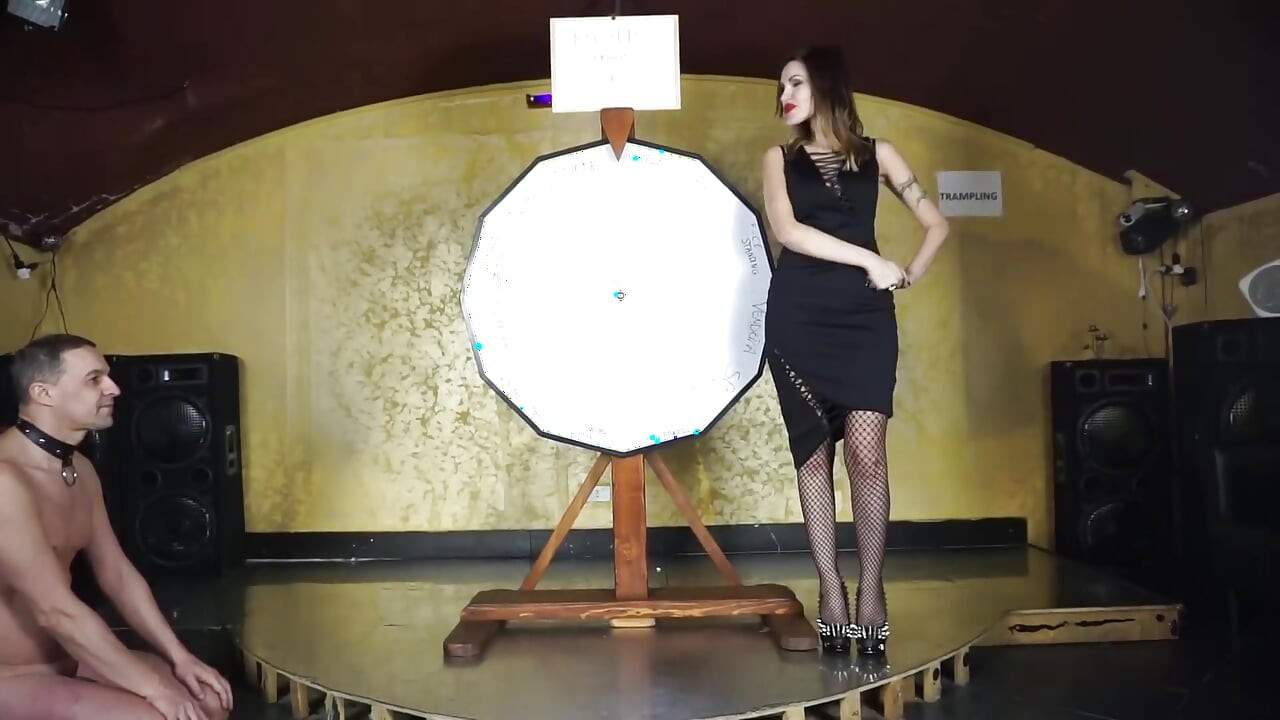 Male slave gets whipped and punished from femdom chick