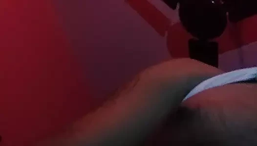Kolkata ateşli erkek arkadaş azıyor. İnliyor ve kendisiyle oynuyor.