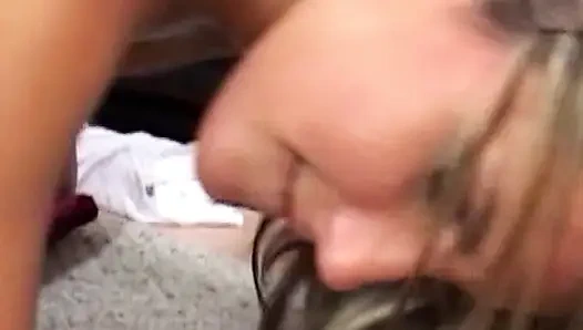 Heißer Oral-Dreier mit Blonder Schönheit